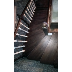 Kāpnes ar pagriezienu 90° 2