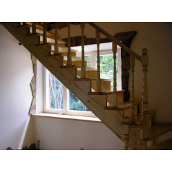 Kāpnes ar pagriezienu 90° 2