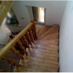 Kāpnes ar pagriezienu 90° 2