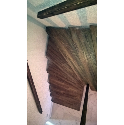 Kāpnes ar pagriezienu 90° 2