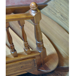 Kāpnes ar laukumu 90° 2