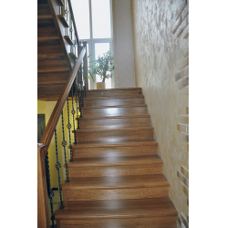 Kāpnes ar laukumu 180° 2