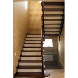 Kāpnes ar pagriezienu 180° 2