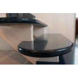 Kāpnes ar pagriezienu 90° 2