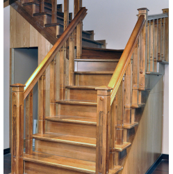 Kāpnes ar pagriezienu 90° 2