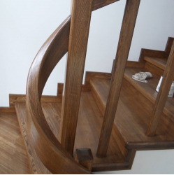 Kāpnes ar pagriezienu 180° 2