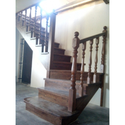 Kāpnes ar pagriezienu 90° 2