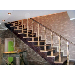 Kāpnes ar laukumu 90° 2