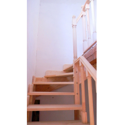 Kāpnes ar pagriezienu 90° 2