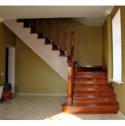 Kāpnes ar pagriezienu 90° 2