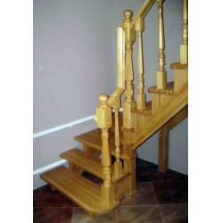 Kāpnes ar pagriezienu 90° 2