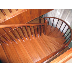 Kāpnes ar pagriezienu 180° 2