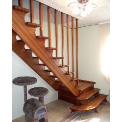 Kāpnes ar laukumu 90° 2