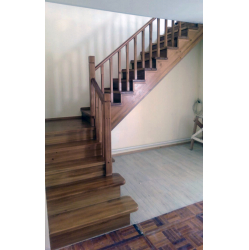 Kāpnes ar laukumu 90° 2