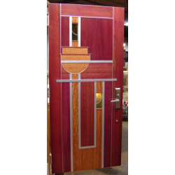 Durvis ar amaranta koksni