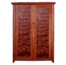 Skapis ar bubingas finierējumu