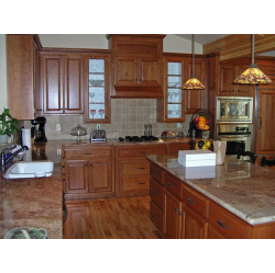 Virtuves mēbeles. Fasādes - ķiršu koks.