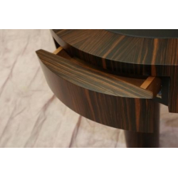 Apaļš ebony kafijas galdiņš. Galdiņā iestrādātas atvilktnes B2