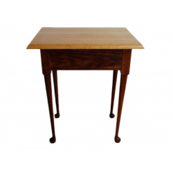 Kļavas putna acs kafijas galdiņš