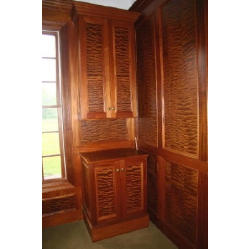 Makore skapīši un sienu paneļi