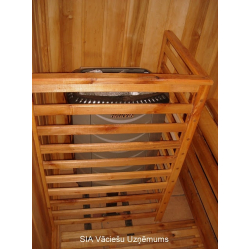 Melnalkšņa koka pirts lāvas.