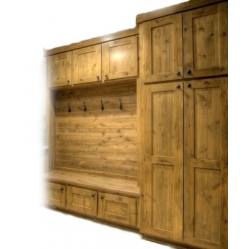 Melnalkšņa koka priekšnama mēbeles.