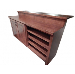 Melnalkšņa koka virtuves mēbeles. 