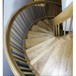 Oša koka vītņu kāpnes