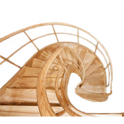 Spirālveida kāpnes.