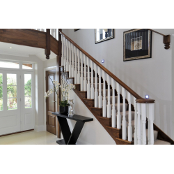 L veida riekstkoka kāpnes