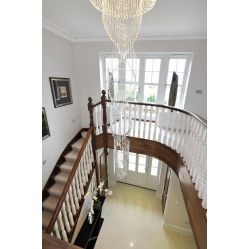 L veida riekstkoka kāpnes