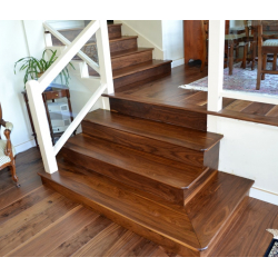 Riekstkoka kāpņu pakāpieni.