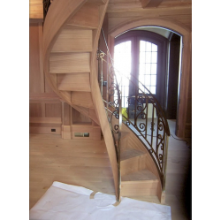 Sapele spirālveida kāpnes