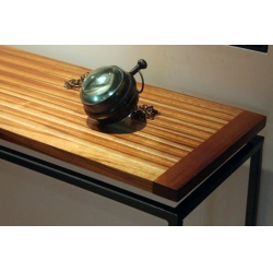 Tīkkoka žurnālu galdiņš