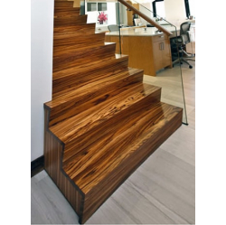 Zebrano koka kāpnes